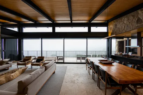Casa com 5 quartos, 560 m²- Colinas Capivari - Campos do Jordão/SP